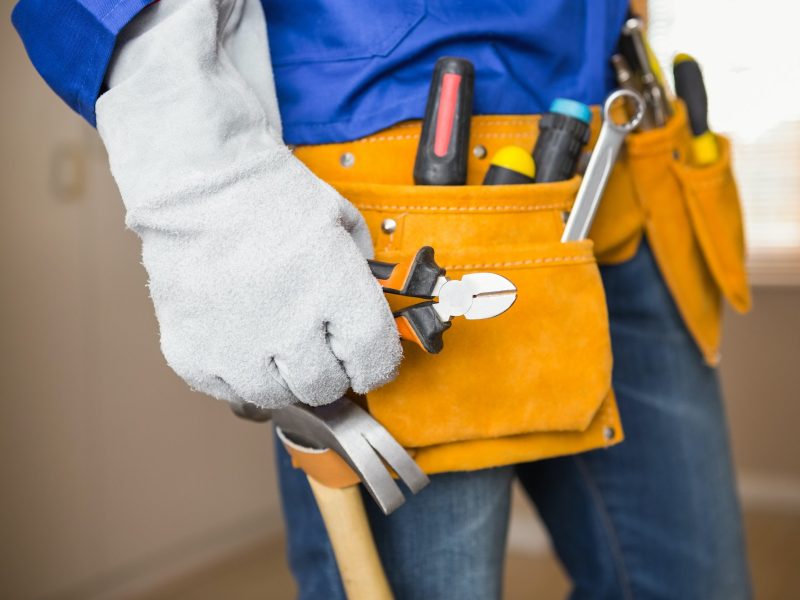 close-up-of-handyman-in-tool-belt-in-a-new-house.jpg close-up-of-handyman-in-tool-belt-in-a-new-house.jpg